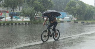 দেশজুড়ে বৃষ্টির আভাস, কোথাও কোথাও ভারী বর্ষণ দেশজুড়ে বৃষ্টির আভাস, কোথাও কোথাও ভারী বর্ষণ
