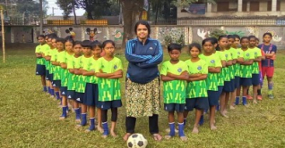নারী ফুটবল সম্প্রসারণে অগ্রণী ভূমিকা রাখছেন কামরুন্নাহার মুন্নি