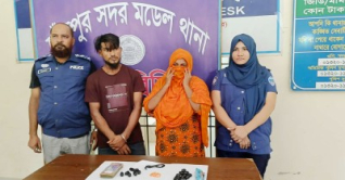 চাঁদপুরে সাড়ে ৯০০ পিস ইয়াবাসহ ইউপি সদস্যের স্ত্রী আটক চাঁদপুরে সাড়ে ৯০০ পিস ইয়াবাসহ ইউপি সদস্যের স্ত্রী আটক
