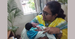 রাস্তার পাশে পড়ে থাকা নবজাতক পেল নতুন ঠিকানা