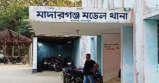 শ্রমিকদল নেতার সঙ্গে প্রবাসীর স্ত্রীর আপত্তিকর ছবি ভাইরাল