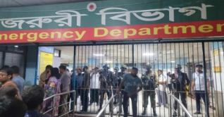 চিকিৎসাধীন শিশুর মৃত্যু ঘিরে ঢামেকে হাতাহাতি ও ভাঙচুর