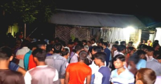 একই রশিতে ঝুলছিল স্বামী ও অন্তঃসত্ত্বা স্ত্রীর মরদেহ