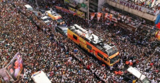 থালাপতি বিজয়ের জনসভায় পদদলিত হয়ে নিহতের সংখ্যা বেড়ে ৩৯ থালাপতি বিজয়ের জনসভায় পদদলিত হয়ে নিহতের সংখ্যা বেড়ে ৩৯