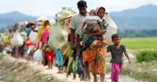 ঘাঁটি বানাতে রোহিঙ্গাদের গ্রাম ধ্বংস করে মিয়ানমার সেনারা ঘাঁটি বানাতে রোহিঙ্গাদের গ্রাম ধ্বংস করে মিয়ানমার সেনারা