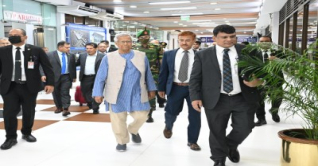 ঢাকার পথে প্রধান উপদেষ্টা