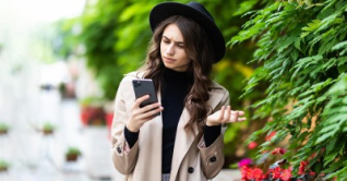 ফোন যেভাবে আপনার বয়স বাড়িয়ে দিচ্ছে