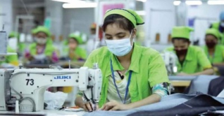 চরম স্বাস্থঝুঁকিতে বস্ত্রযোদ্ধা নারী চরম স্বাস্থঝুঁকিতে বস্ত্রযোদ্ধা নারী