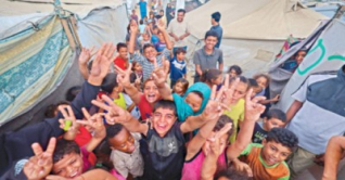 গাজা যুদ্ধবিরতির চুক্তিতে গাজাবাসী খুশি, আছে উৎকণ্ঠাও গাজা যুদ্ধবিরতির চুক্তিতে গাজাবাসী খুশি, আছে উৎকণ্ঠাও