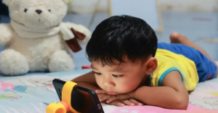 শিশুদের স্মার্টফোন আসক্তি কমিয়ে আনার উপায়