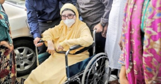 হাসপাতাল থেকে বাসায় ফিরেছেন খালেদা জিয়া