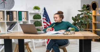 যুক্তরাষ্ট্রে নারীরা গণহারে চাকরি ছাড়ছেন, কী কারণ