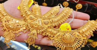 রেকর্ড গড়ার পর স্বর্ণের দামে বড় পতন
