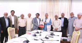 জাতীয় সনদ বাস্তবায়নের সুপারিশমালা প্রধান উপদেষ্টার কাছে হস্তান্তর