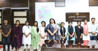 ডিসির সহায়তায় কোচ সম্প্রদায়ের দরিদ্র ১০ শিক্ষার্থীর মুখে হাসি