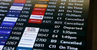 যুক্তরাষ্ট্রে ৫ হাজারের বেশি ফ্লাইট বাতিল, যাত্রায় দেরি