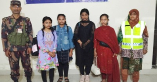 পতাকা বৈঠকের মাধ্যমে দেশে ফিরল ভারতে আটক ৪ তরুণী