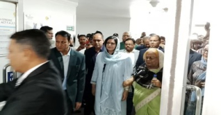 খালেদা জিয়াকে দেখতে এভারকেয়ারে জুবাইদা রহমান