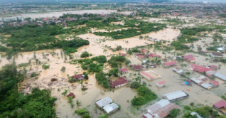 ইন্দোনেশিয়ায় বন্যা-ভূমিধস: মৃতের সংখ্যা ছাড়াল ৯০০ ইন্দোনেশিয়ায় বন্যা-ভূমিধস: মৃতের সংখ্যা ছাড়াল ৯০০