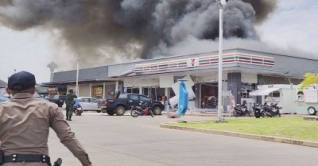 কম্বোডিয়ায় বিমান হামলা চালাল থাইল্যান্ড কম্বোডিয়ায় বিমান হামলা চালাল থাইল্যান্ড