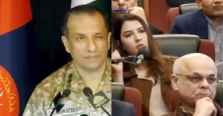 নারী সাংবাদিককে চোখ মেরে বিতর্কে পাক আইএসপিআর প্রধান নারী সাংবাদিককে চোখ মেরে বিতর্কে পাক আইএসপিআর প্রধান