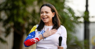 পালিয়ে যেভাবে নোবেল পুরস্কার নিতে এসেছেন মাচাদো পালিয়ে যেভাবে নোবেল পুরস্কার নিতে এসেছেন মাচাদো