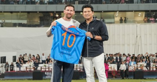 ওয়াংখেড়েতে এক ফ্রেমে ক্রিকেট ঈশ্বর ও ফুটবল জাদুকর