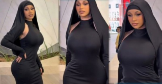 সৌদিতে গান গাইতে এসে হিজাব পরলেন মার্কিন র্যাপার সৌদিতে গান গাইতে এসে হিজাব পরলেন মার্কিন র্যাপার