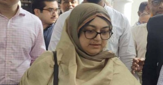 বাবরের আসনে স্বতন্ত্র প্রার্থী তার স্ত্রী তাহমিনা জামান বাবরের আসনে স্বতন্ত্র প্রার্থী তার স্ত্রী তাহমিনা জামান