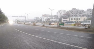 ঢাকায় বৃষ্টির মত ঝরছে কুয়াশা, আজও থাকবে শীতের দাপট