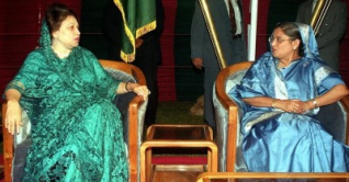 খালেদা জিয়ার মৃত্যুতে শেখ হাসিনার শোক খালেদা জিয়ার মৃত্যুতে শেখ হাসিনার শোক