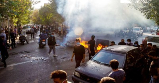 ইরানে বিক্ষোভ: ‘জনশৃঙ্খলা বিঘ্নিত করায়’ গ্রেপ্তার ৩০