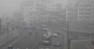 কুয়াশার চাদরে মুড়িয়ে আছে রাজধানী