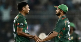 সাকিবকে ছাড়িয়ে অনন্য মাইলফলকে মুস্তাফিজ