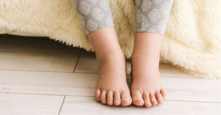 ওষুধ ছাড়াই পায়ের পাতা ও গোড়ালির যন্ত্রণা কমান ওষুধ ছাড়াই পায়ের পাতা ও গোড়ালির যন্ত্রণা কমান