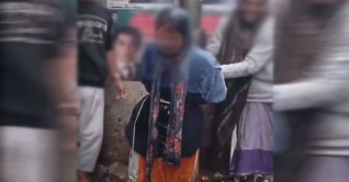 শীতের সকালে নারীকে খুঁটিতে বেঁধে পানি ঢেলে নির্যাতন 