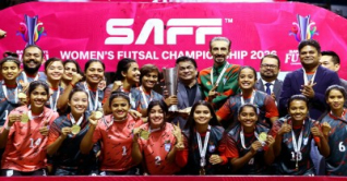 চ্যাম্পিয়ন সাবিনাদের জন্য ছাদখোলা বাস