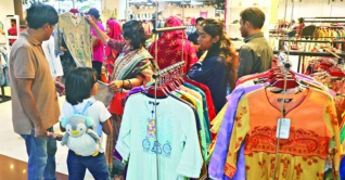 দেশীয় বুটিক হাউজ বিশ্বরঙ: ঈদ কেনাকাটায় জমজমাট
