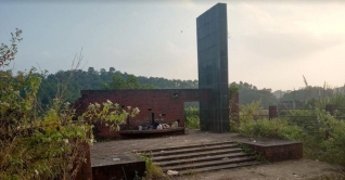 সংস্কারের অভাবে হারিয়ে যাচ্ছে বধ্যভূমি সংস্কারের অভাবে হারিয়ে যাচ্ছে বধ্যভূমি