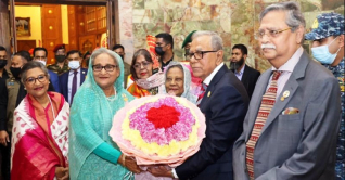 রাষ্ট্রপতির সঙ্গে নবনির্বাচিত রাষ্ট্রপতি-প্রধানমন্ত্রীর সাক্ষাৎ