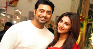 প্রেমিকার জন্মদিনে সারপ্রাইজ দিলেন দেব প্রেমিকার জন্মদিনে সারপ্রাইজ দিলেন দেব