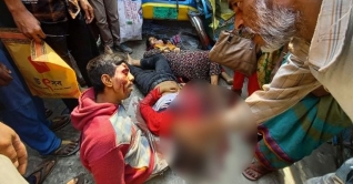 সড়কে দুই সন্তানসহ অন্তঃসত্ত্বা শিক্ষিকার মর্মান্তিক মৃত্যু