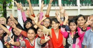 এসএসসির পাসের হারে এগিয়ে মেয়েরা