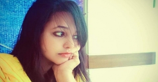 পুরনো হওয়ার দায় মেয়েটার একার! রুমানা জামান