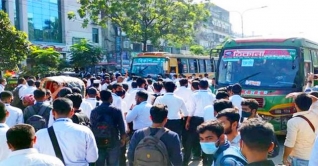 হাফ ভাড়া বাস্তবায়নে শিক্ষার্থীদের আল্টিমেটাম হাফ ভাড়া বাস্তবায়নে শিক্ষার্থীদের আল্টিমেটাম