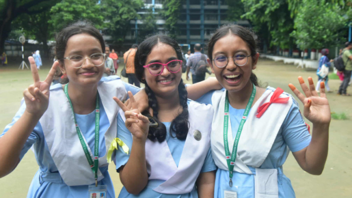 জিপিএ-৫ এ ছেলেদের চেয়ে এগিয়ে মেয়েরা  