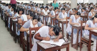 এসএসসির প্রথম দিন অনুপস্থিত ১০ হাজারের বেশি শিক্ষার্থী