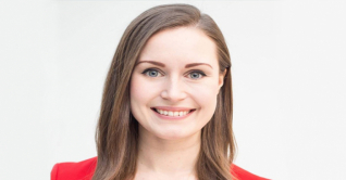 সংবাদপত্র বিক্রেতা থেকে দেশের প্রধানমন্ত্রী তিনি সংবাদপত্র বিক্রেতা থেকে দেশের প্রধানমন্ত্রী তিনি