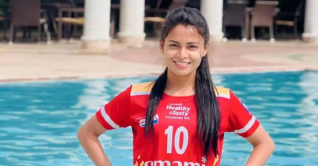 অনুশীলনে ফিরেছেন ফুটবলার সানজিদা আক্তার