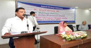 নারীদের অর্থনীতির মূল স্রোতে সম্পৃক্ত করতে হবে 